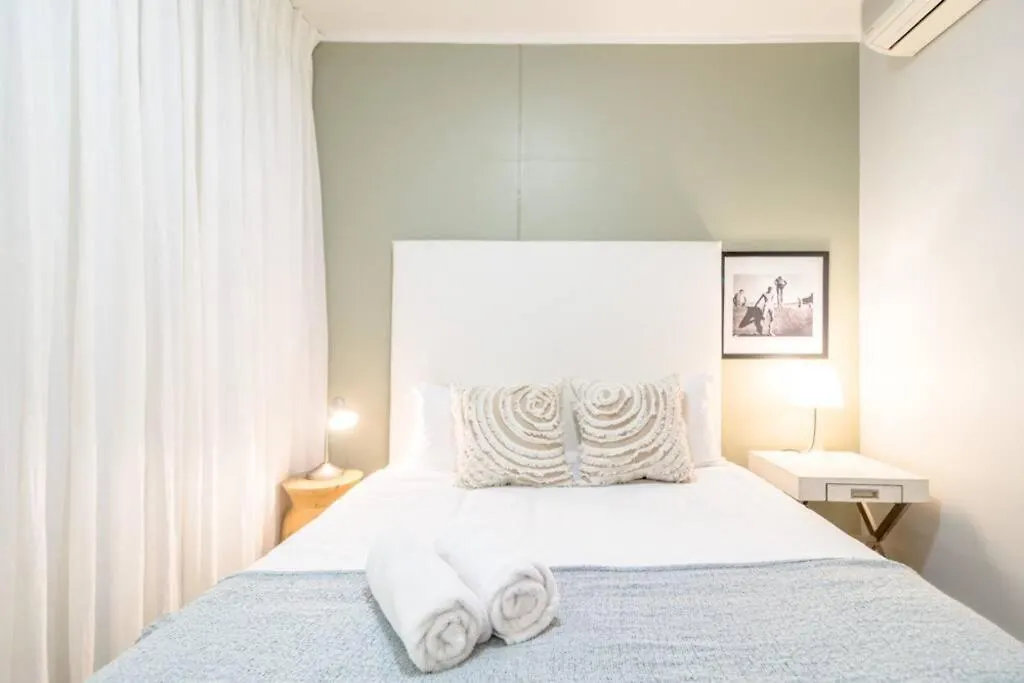 Stylish Apartment With Large, Covered Balcony In De Waterkant Cape Town