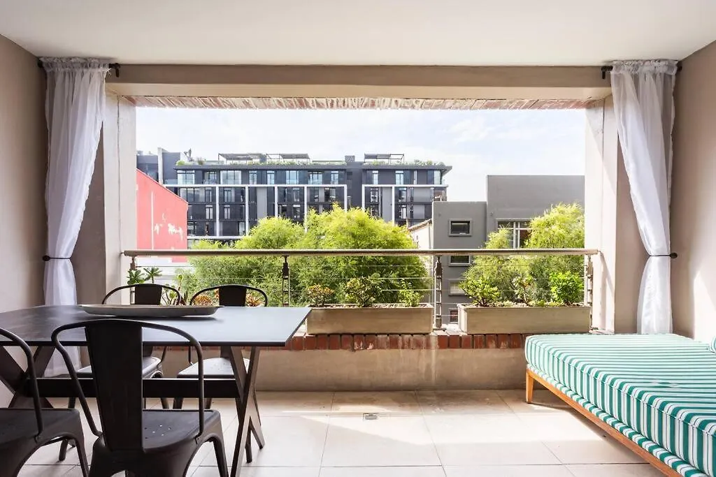 Stylish Apartment With Large, Covered Balcony In De Waterkant Cape Town