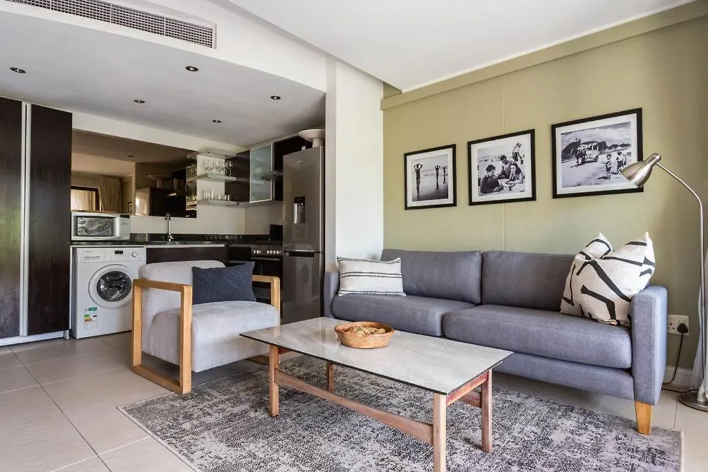 Stylish Apartment With Large, Covered Balcony In De Waterkant Cape Town