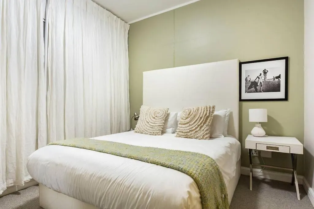 Stylish Apartment With Large, Covered Balcony In De Waterkant Cape Town 0*,