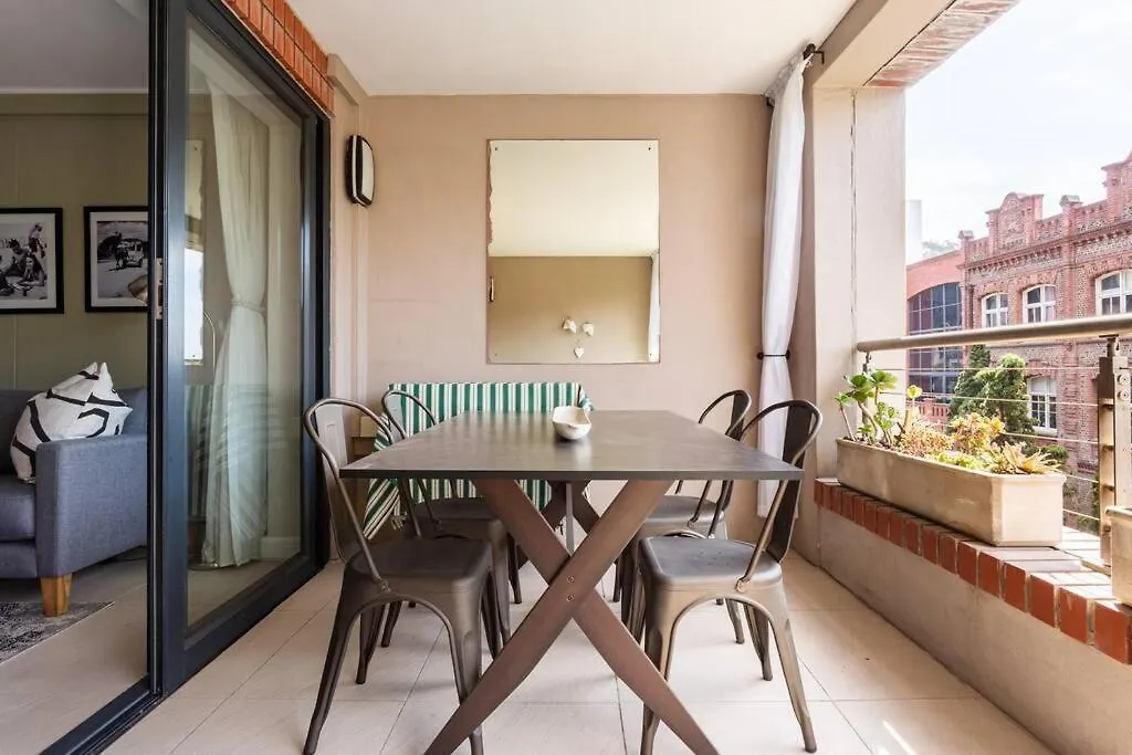 Stylish Apartment With Large, Covered Balcony In De Waterkant Cape Town