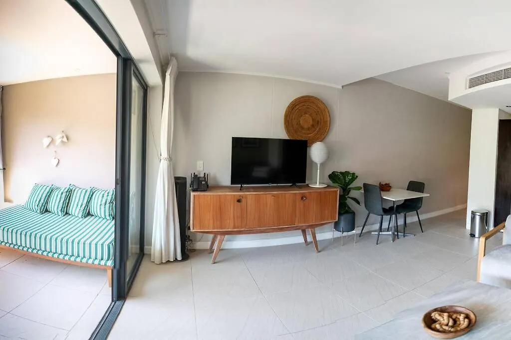Stylish Apartment With Large, Covered Balcony In De Waterkant Cape Town
