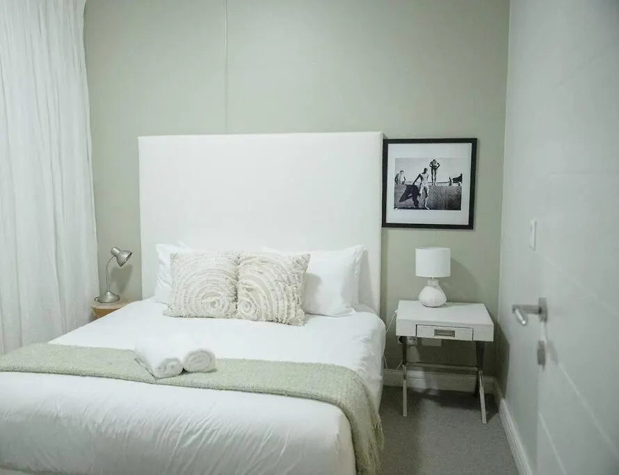 Stylish Apartment With Large, Covered Balcony In De Waterkant Cape Town