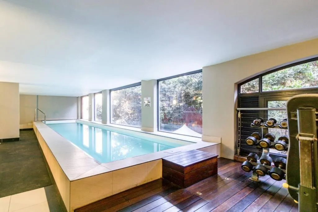 Stylish Apartment With Large, Covered Balcony In De Waterkant Cape Town 0*,