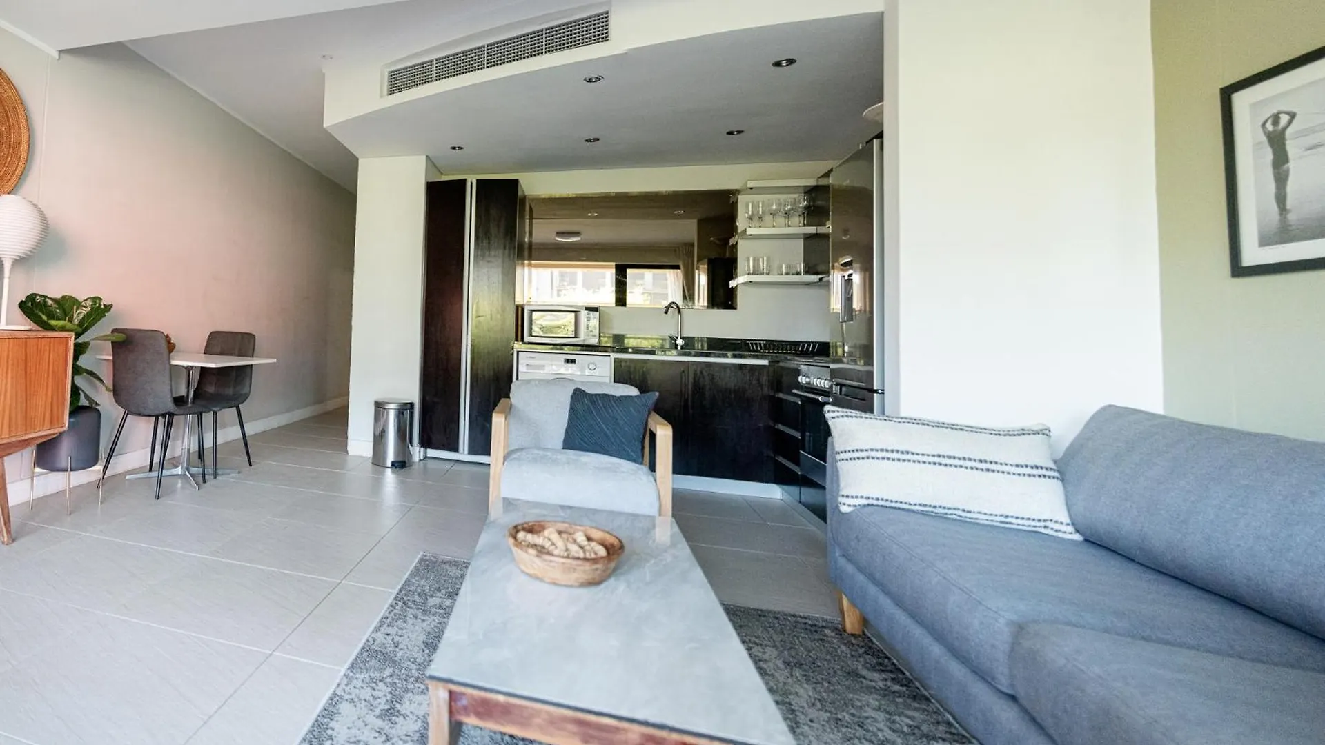 Stylish Apartment With Large, Covered Balcony In De Waterkant Cape Town