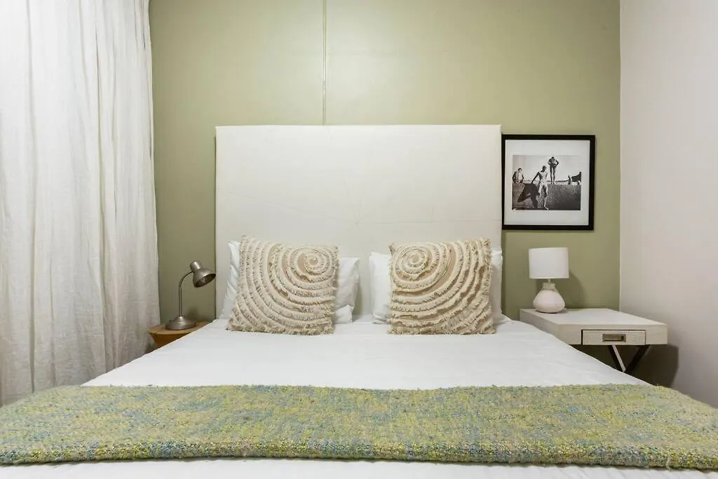 Stylish Apartment With Large, Covered Balcony In De Waterkant Cape Town