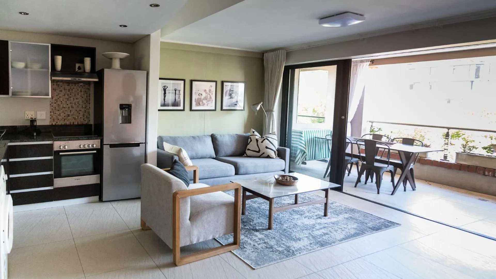 Stylish Apartment With Large, Covered Balcony In De Waterkant Cape Town