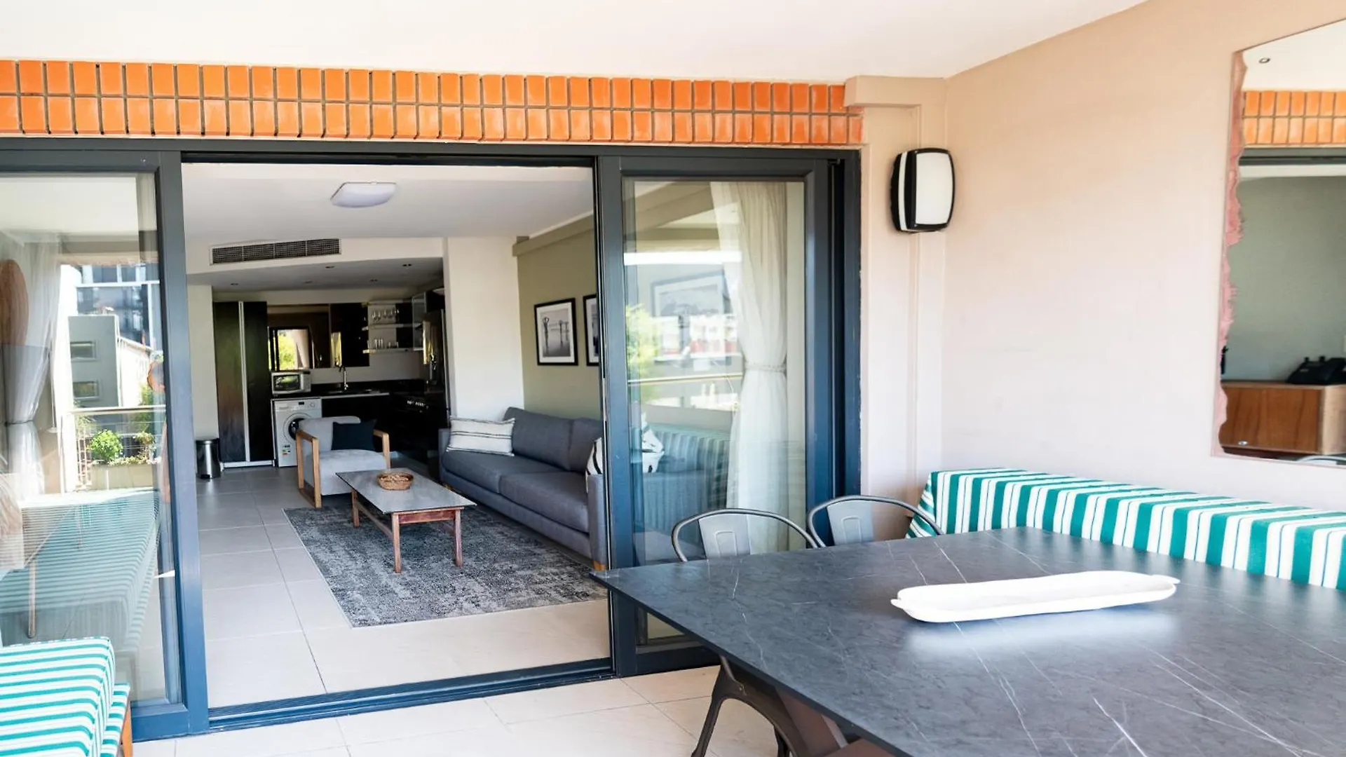 Stylish Apartment With Large, Covered Balcony In De Waterkant Cape Town