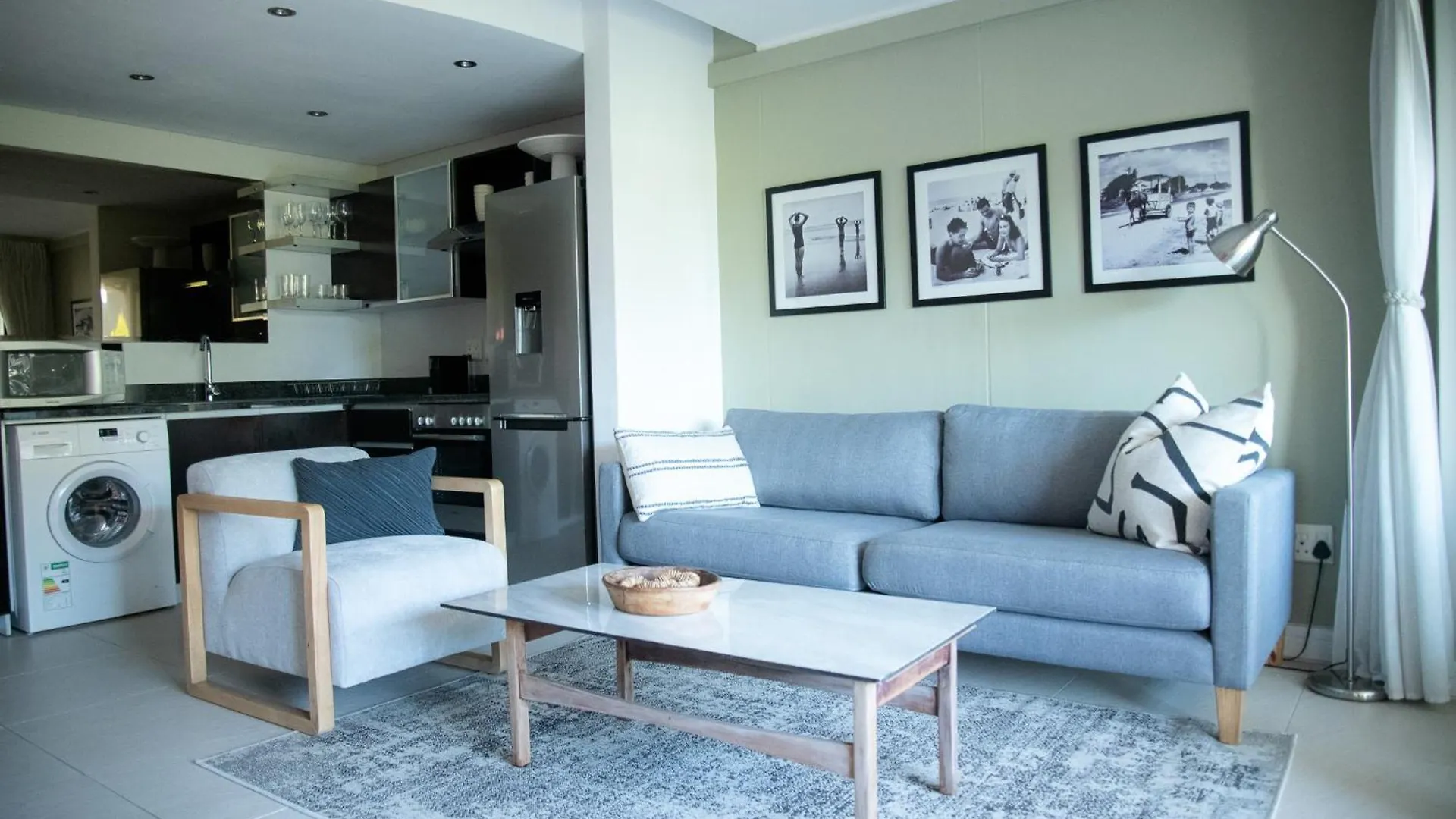 Stylish Apartment With Large, Covered Balcony In De Waterkant Cape Town
