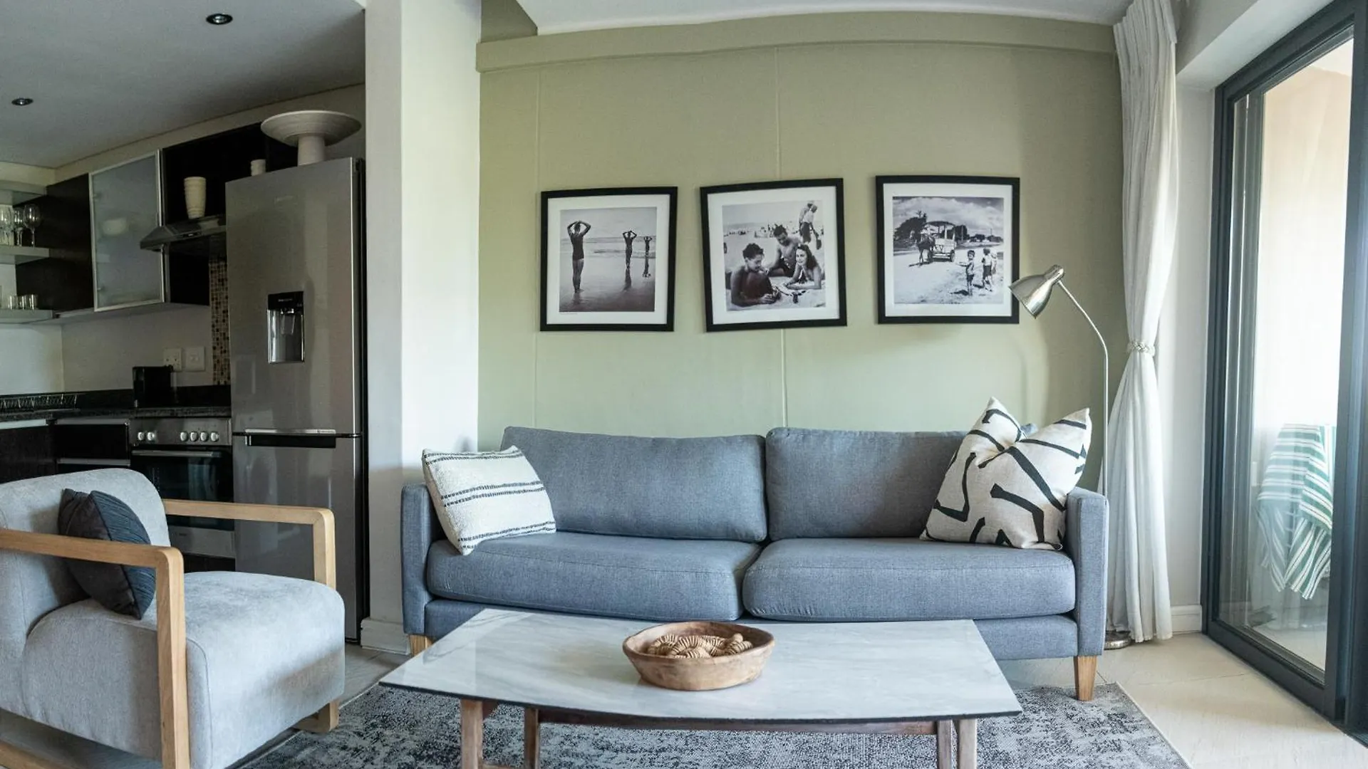 Stylish Apartment With Large, Covered Balcony In De Waterkant Cape Town